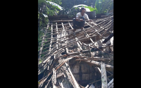 Hujan dan Angin Kencang, Rumah Nenek Lumpuh Roboh